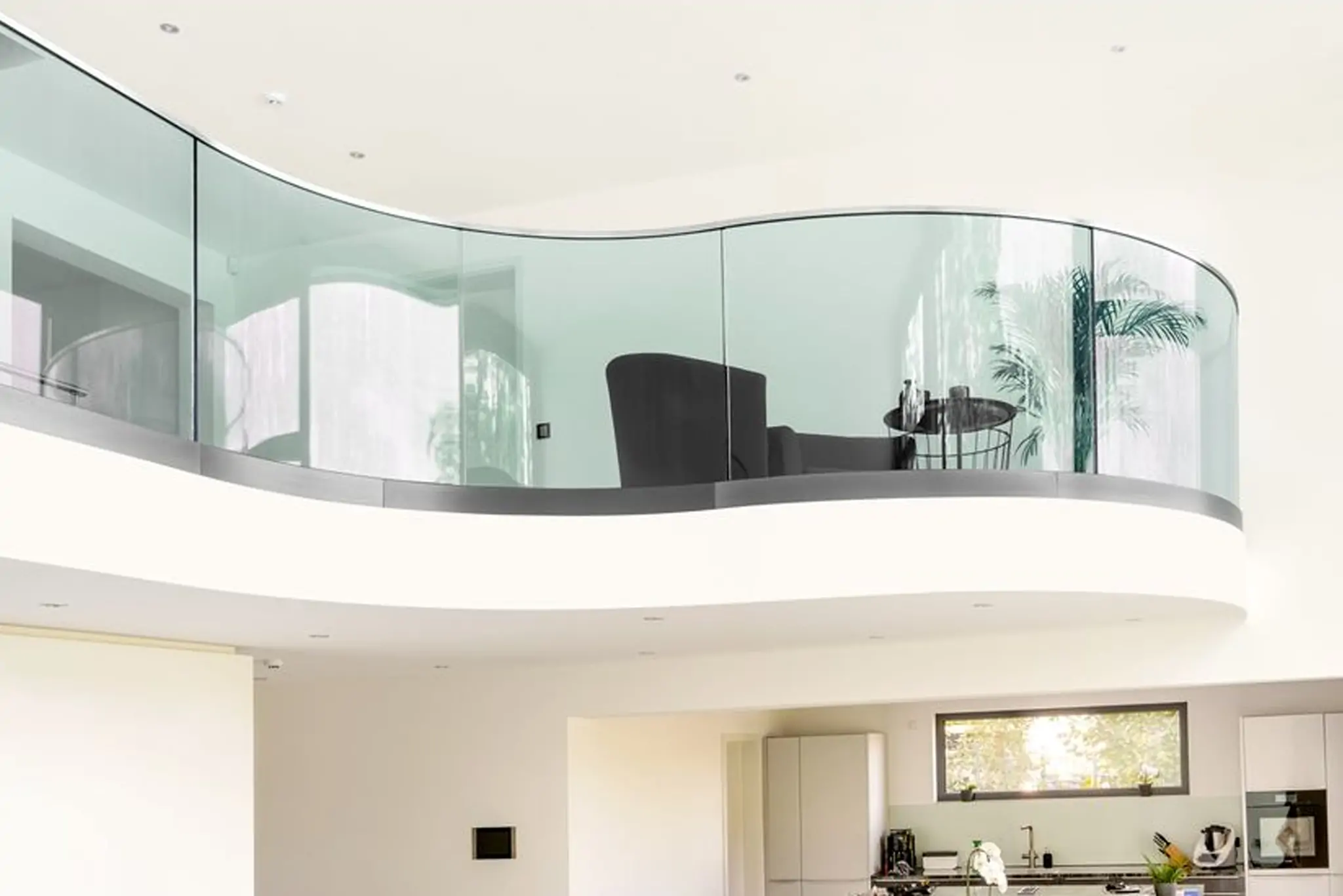 Custom_Curved_Glass_Railing